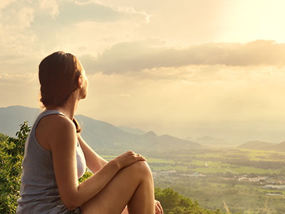 woman gazing 400x300 1